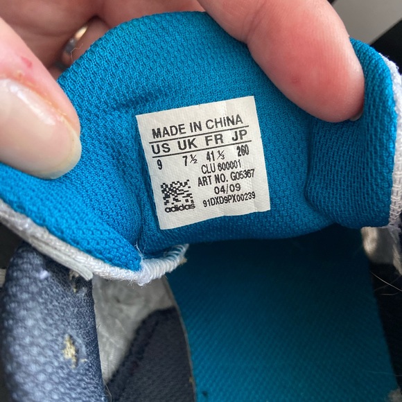 Retro Adidas Boost running shoes - Picture 5 of 8